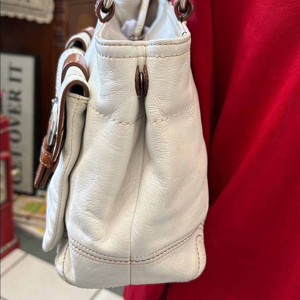 Coach Vintage SoHo satchel shoulder bag leather cream/brown 2 fr buckle pocket - Picture 6 of 17